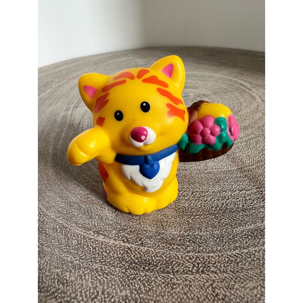 Fisher-Price Little People 2001 Yellow Cat Kitty with Basket Flowers House Pet